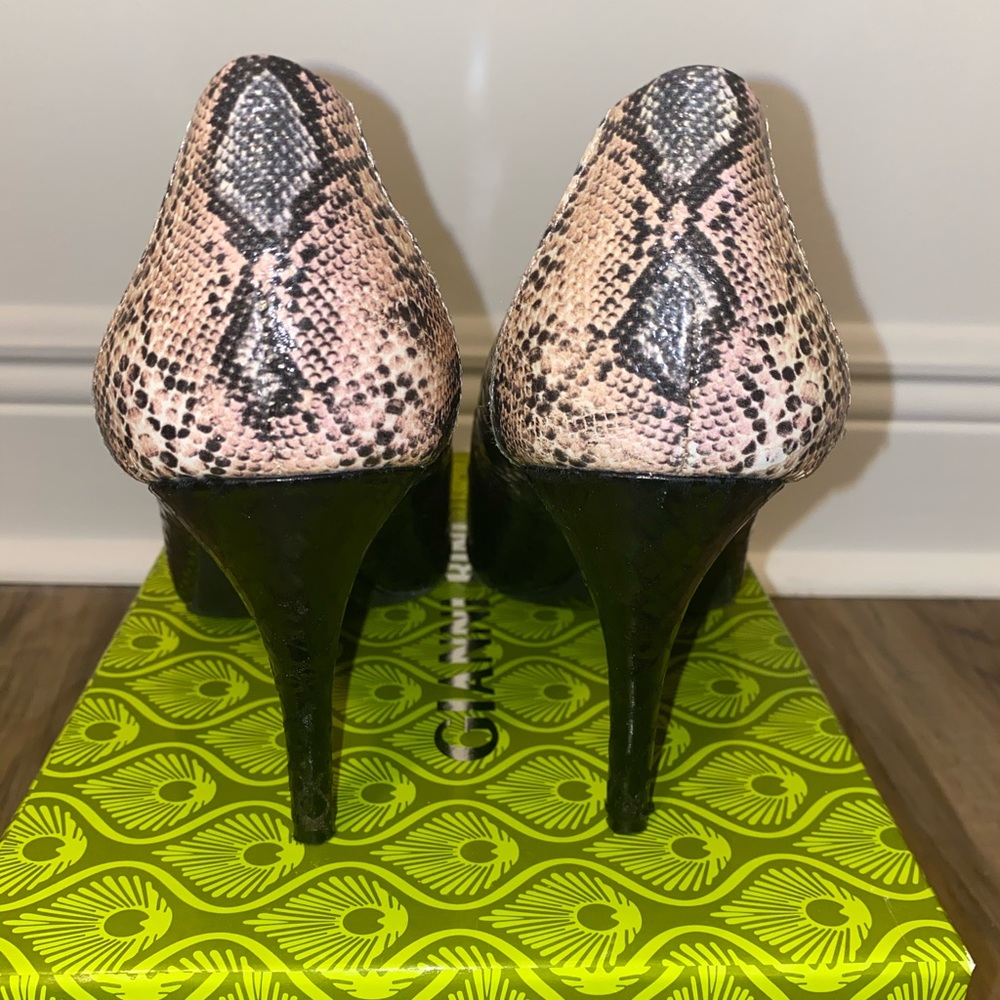 Snakeskin Pump - Picture 3 of 4